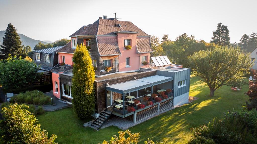 L’hôtel La Rochette et son jardin